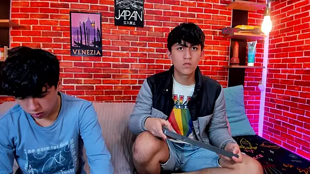 Hoot boyss  online show from June 16, 2026, 8:09 pm
