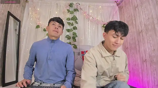 Hoot boyss  online show from July 11, 2026, 12:49 pm