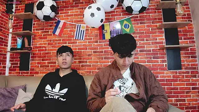 Hoot boyss  online show from July 8, 2026, 8:42 pm