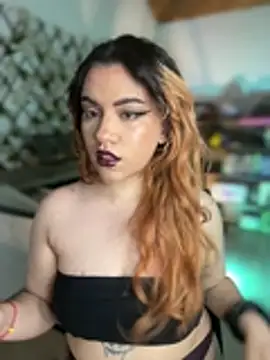 NikkiNix online show from May 28, 2026, 1:06 pm