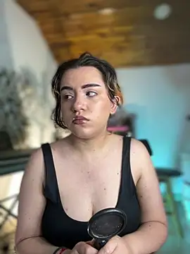 NikkiNix online show from July 15, 2026, 1:07 pm