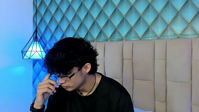 Snapshot of Sofia-Ethan chatting on July 5, 2026, 1:40 pm Sofia-Ethan online show from July 5, 2026, 1:40 pm