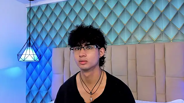 Sofia-Ethan online show from May 31, 2026, 1:28 pm