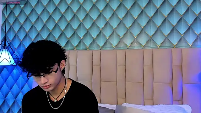 Snapshot of Sofia-Ethan chatting on June 20, 2026, 1:38 pm Sofia-Ethan online show from June 20, 2026, 1:38 pm