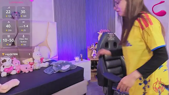 andrea tay1 online show from July 7, 2026, 7:28 pm
