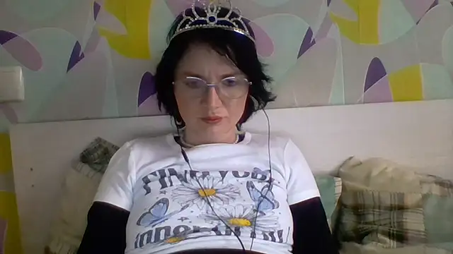 Snapshot of Diana_sosala chatting on July 1, 2026, 11:43 am Diana sosala online show from July 1, 2026, 11:43 am