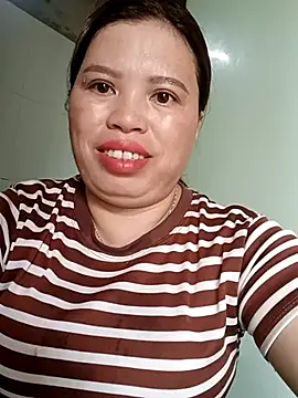 Snapshot of -Yeyi- chatting on June 18, 2026, 2:43 am -Yeyi- online show from June 18, 2026, 2:43 am