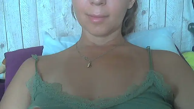 Bella--White online show from July 5, 2026, 6:20 am
