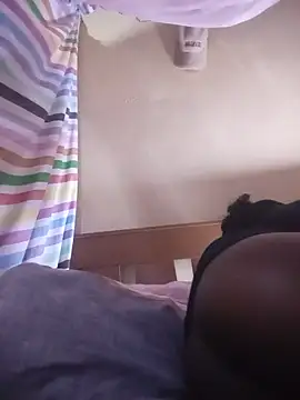 Snapshot of Mamapretty chatting on June 19, 2026, 6:58 pm Mamapretty online show from June 19, 2026, 6:58 pm