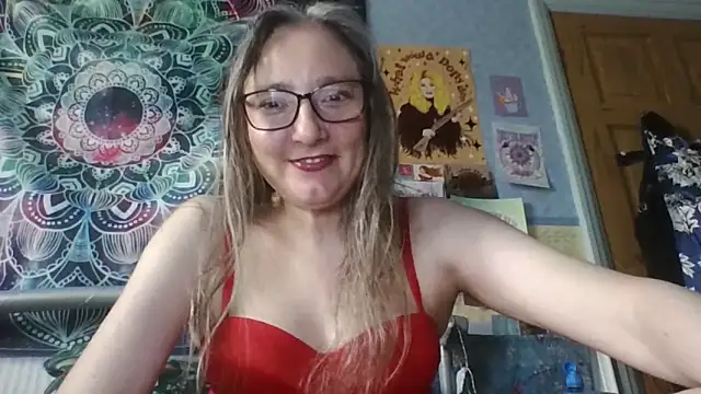 Snapshot of Izzylove47 chatting on June 1, 2026, 11:21 am Izzylove47 online show from June 1, 2026, 11:21 am
