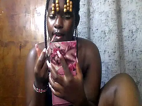 Snapshot of MoonlighMaya chatting on June 27, 2026, 1:39 pm MoonlighMaya online show from June 27, 2026, 1:39 pm