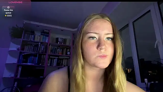 Lisi Kiss  online show from July 17, 2026, 5:54 pm
