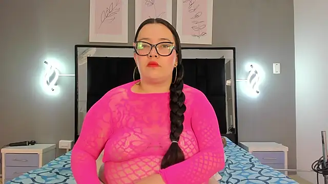zoe curvyy online show from June 30, 2026, 12:05 pm