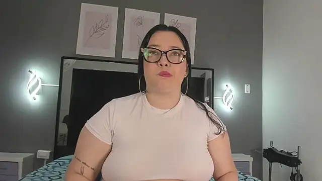 zoe curvyy online show from July 17, 2026, 12:35 pm