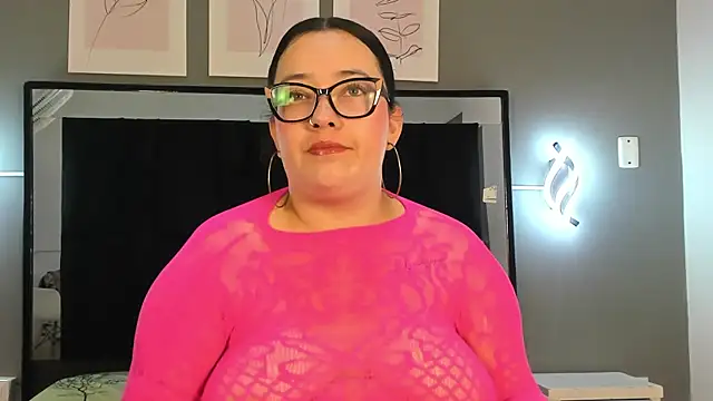 zoe curvyy online show from July 6, 2026, 12:01 pm