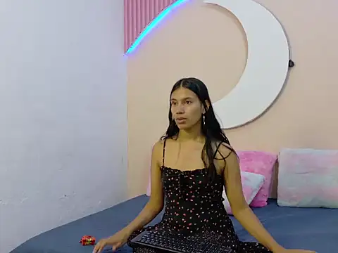 SamanthaLaurent online show from July 14, 2026, 2:05 am