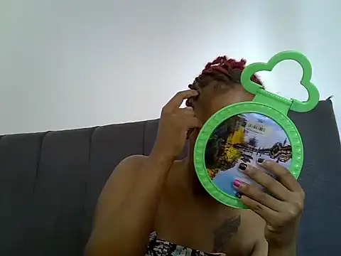 Snapshot of Bianca0011 chatting on June 18, 2026, 5:50 am Bianca0011 online show from June 18, 2026, 5:50 am