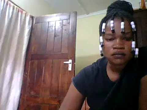 Snapshot of Beauty0001 chatting on July 19, 2026, 1:52 pm Beauty0001 online show from July 19, 2026, 1:52 pm
