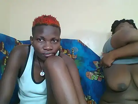 Snapshot of LunaCharm2 chatting on June 6, 2026, 5:23 am LunaCharm2 online show from June 6, 2026, 5:23 am