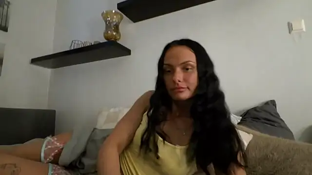 Snapshot of Alessiadeluna chatting on May 28, 2026, 7:42 pm Alessiadeluna online show from May 28, 2026, 7:42 pm