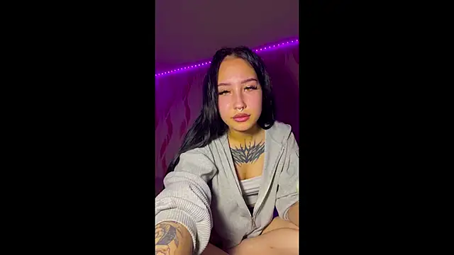 Greeneyedlauren online show from May 30, 2026, 7:08 pm
