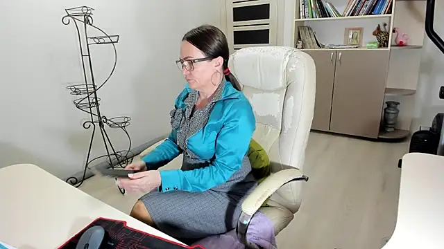 Vika73 online show from November 14, 2025, 4:16 am