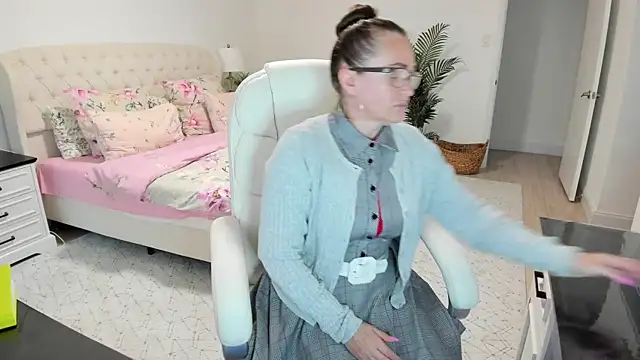 Vika73 online show from July 8, 2026, 11:33 am