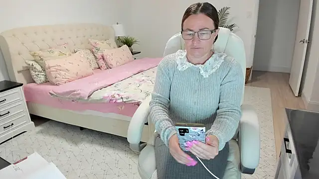 Vika73 online show from July 7, 2026, 11:47 am