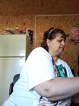 Snapshot of LisichkaOksana chatting on July 7, 2026, 6:47 am LisichkaOksana online show from July 7, 2026, 6:47 am