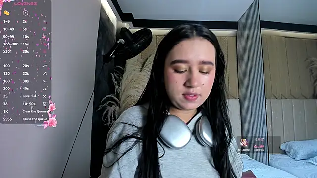 SweetNova1 online show from June 19, 2026, 3:34 am
