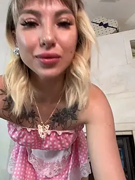 Snapshot of TeaseBabeXXX chatting on June 14, 2026, 10:44 pm TeaseBabeXXX online show from June 14, 2026, 10:44 pm