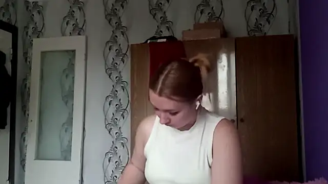 RaeannRoewe online show from May 29, 2026, 12:11 pm