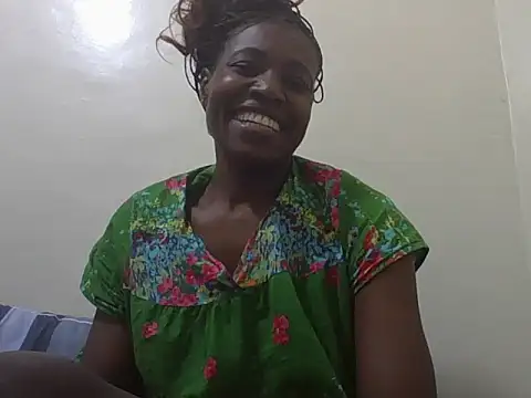Snapshot of Eebony_Bubbly chatting on June 24, 2026, 11:35 pm Eebony Bubbly online show from June 24, 2026, 11:35 pm