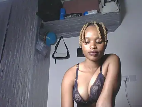Snapshot of Tempting_Ebony chatting on May 25, 2026, 3:06 am Tempting Ebony online show from May 25, 2026, 3:06 am
