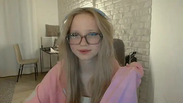 Snapshot of AmandaFix chatting on May 23, 2026, 7:35 pm AmandaFix online show from May 23, 2026, 7:35 pm
