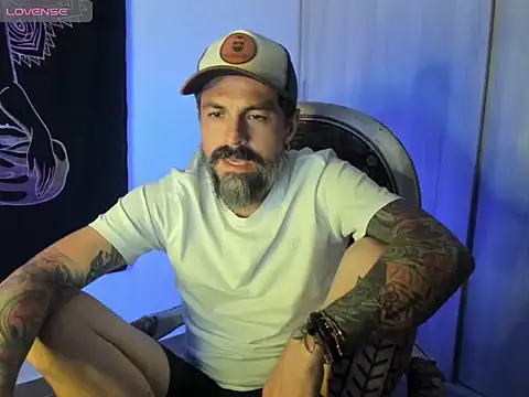 Snapshot of Miguel_angeel_ chatting on July 4, 2026, 11:53 pm Miguel angeel online show from July 4, 2026, 11:53 pm