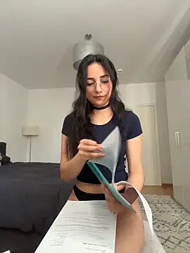 Snapshot of EmmyBullockk chatting on June 1, 2026, 4:50 pm EmmyBullockk online show from June 1, 2026, 4:50 pm