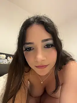 Snapshot of EmmyBullockk chatting on May 29, 2026, 11:44 pm EmmyBullockk online show from May 29, 2026, 11:44 pm
