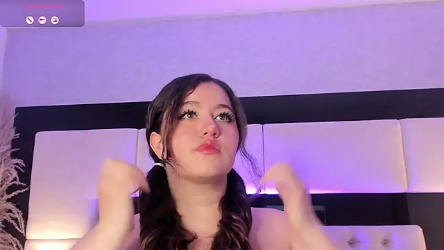 Snapshot of SummerLuna chatting on May 25, 2026, 4:12 am SummerLuna online show from May 25, 2026, 4:12 am