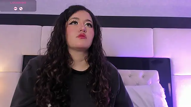 Snapshot of SummerLuna chatting on June 2, 2026, 4:12 am SummerLuna online show from June 2, 2026, 4:12 am
