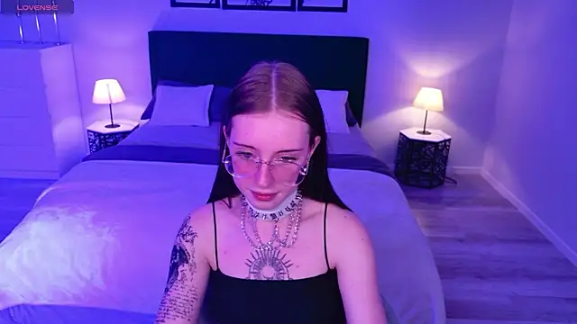 Snapshot of AlexisBliss chatting on June 29, 2026, 5:34 pm AlexisBliss online show from June 29, 2026, 5:34 pm