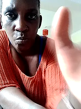 Snapshot of Queeny12 chatting on June 2, 2026, 11:10 am Queeny12 online show from June 2, 2026, 11:10 am