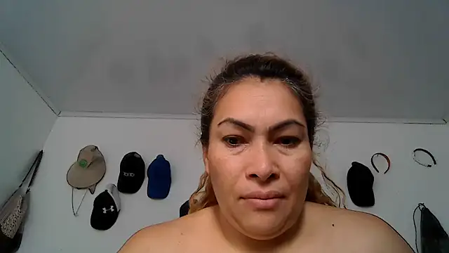 Snapshot of Layla-Astrum chatting on May 21, 2026, 12:46 pm Layla-Astrum online show from May 21, 2026, 12:46 pm