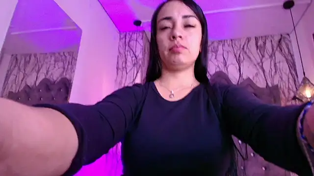 Snapshot of Queen_Nyxx chatting on June 2, 2026, 2:33 am Queen Nyxx online show from June 2, 2026, 2:33 am