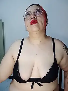 Snapshot of bruja_sscarlata chatting on June 6, 2026, 2:28 am bruja sscarlata online show from June 6, 2026, 2:28 am