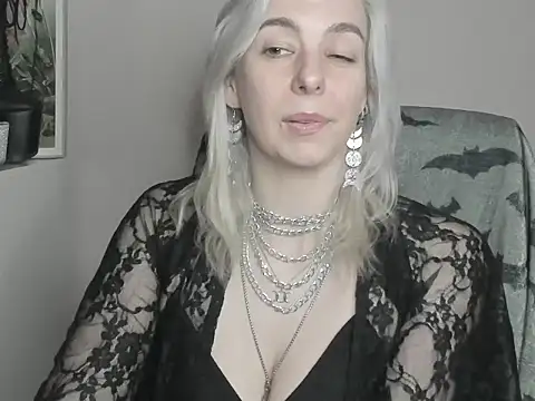 Snapshot of velvetanne chatting on July 14, 2026, 10:21 am velvetanne online show from July 14, 2026, 10:21 am