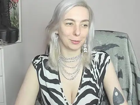 Snapshot of velvetanne chatting on July 8, 2026, 8:59 am velvetanne online show from July 8, 2026, 8:59 am