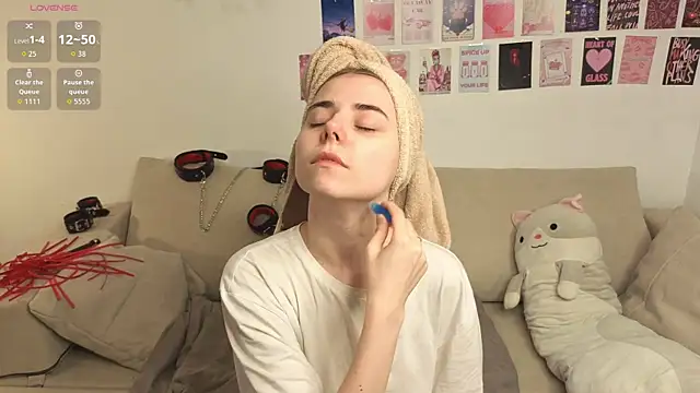 Honey Lia online show from July 14, 2026, 5:08 pm