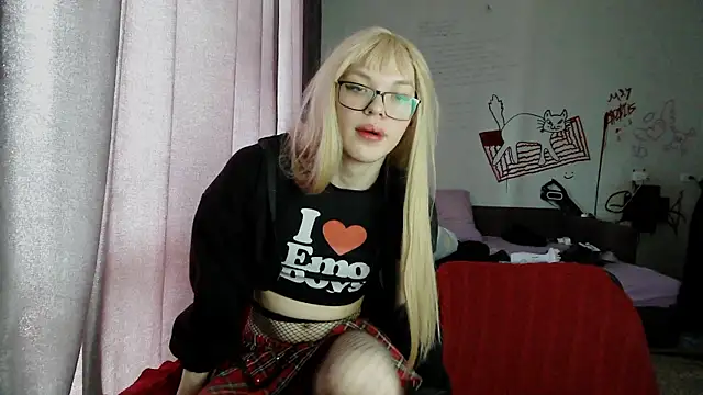 Snapshot of Langelololi chatting on June 1, 2026, 6:02 am Langelololi online show from June 1, 2026, 6:02 am