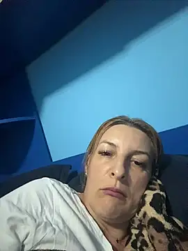 Snapshot of Hot-Milf4U chatting on June 11, 2026, 7:00 pm Hot-Milf4U online show from June 11, 2026, 7:00 pm